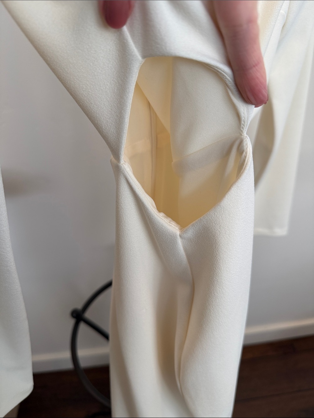 Express cut out long sleeved dress - Picture 4 of 5
